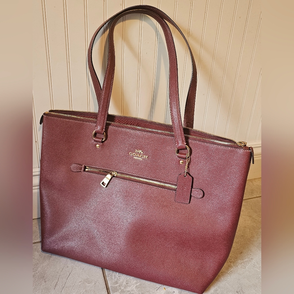 Like New Coach Burgundy Leather Tote Bag